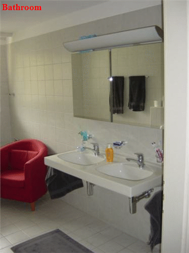 Zentral-CH 3,5-Zimmer-Wohnung am See-Badezimmer02